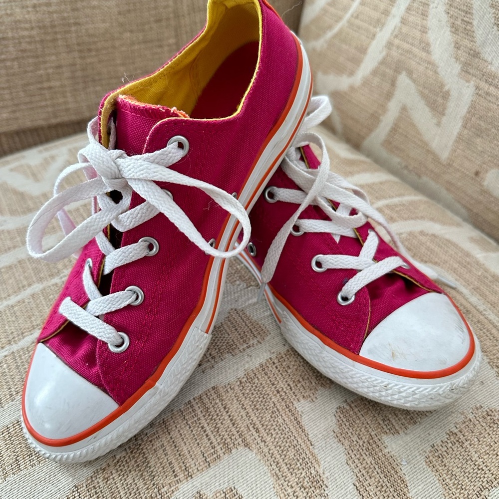 Converse  girls sneakers  size 4 orange and pink  color ,like new - Picture 3 of 6